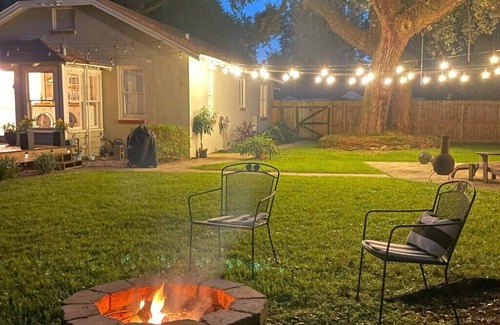 East Pensacola Heights Casa | Serene & Stylish Private Cottage Near Beach, Downtown, and Local Eats. 2bed/1ba