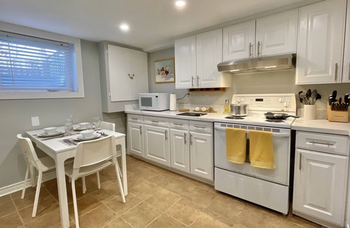 Pickering Apartamento | Serene Suite w/ 2 BDRM, Parking, Office, Close to Beach
