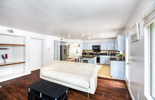 Corona Casa | Serene Summer Retreat in the Heart of Towergrove - Perfect for Families #41276