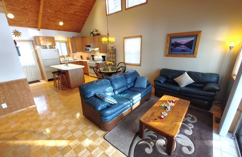 Montello Casa | Serene Sunset View Lakehouse Near Cascade Mountain