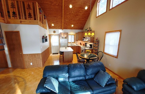 Montello Casa | Serene Sunset View Lakehouse Near Cascade Mountain