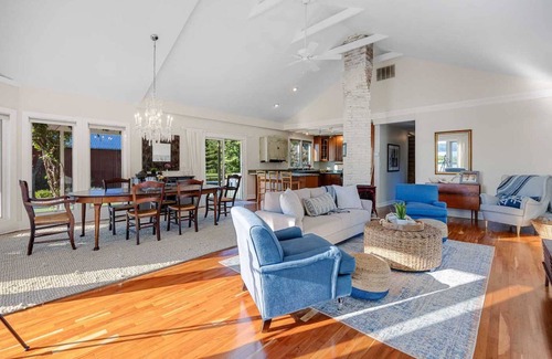 Hillsmere Casa | Serene Sunsets at Historic Waterfront Home