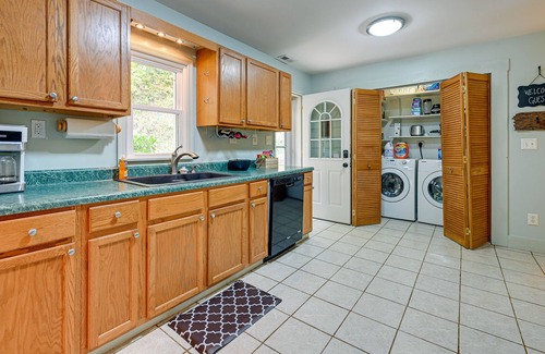Sylva Casa | Serene Sylva Retreat w/ Hot Tub & Putting Green!