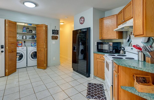 Sylva Casa | Serene Sylva Retreat w/ Hot Tub & Putting Green!