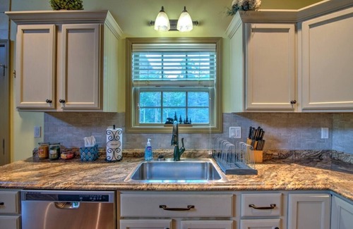 Hampton Cabina | Serene TN mountain getaway nestled on 17 private acres of majestic Appalachian Mountains.