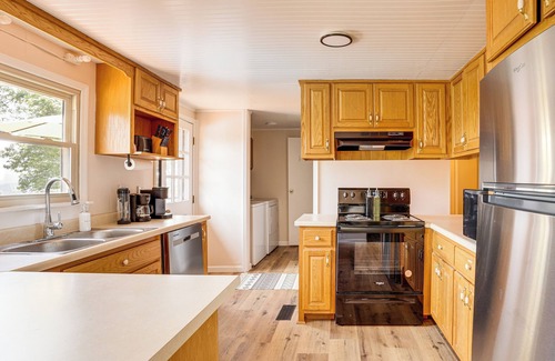 Trenton Casa | Serene Trenton Home w/ Pool & Mountain Views!