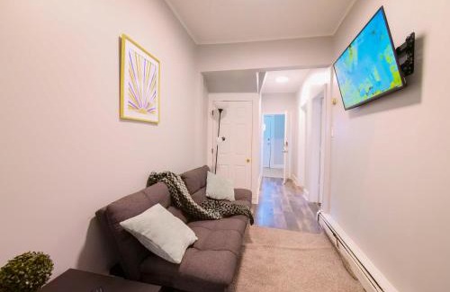 The Heights Apartamento | Serene Two-Bedroom Retreat - close to NYC