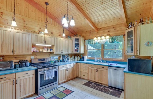 Dailey Casa | Serene Valley Bend Cabin Rental 7 Private Acres!