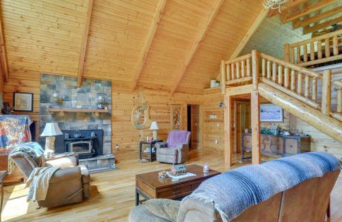 Dailey Casa | Serene Valley Bend Cabin Rental 7 Private Acres!