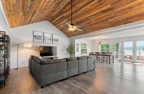 Covington Casa | Serene Waterfront Home @ Jackson Lake Escape