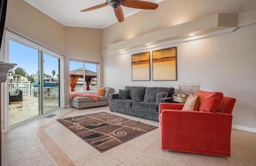 Discovery Bay Casa | Serene Waterside Retreat