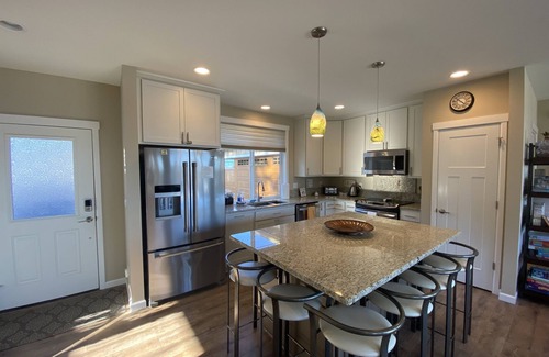 Eastsound Casa | Serene Waterview Retreat/Hot Tub/Private Beach &Tennis Court/ Pet-Friendly