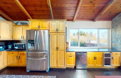 Freestone Casa | Serene wine country retreat with ample outdoor living, gas grill, & fireplace