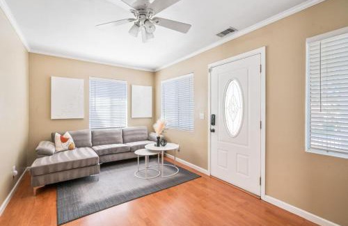 Harbor Casa | Serene Yard Porch at Signal Hill - Close to the Beach