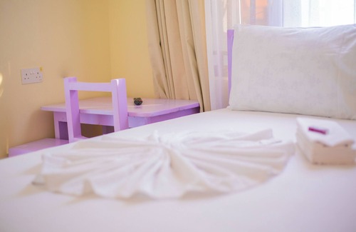 Mwanza Cabina | Sereni Pub & Lodge