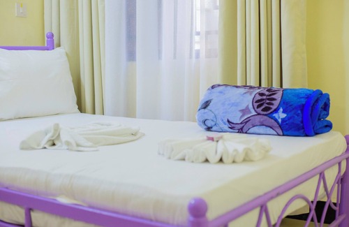 Mwanza Cabina | Sereni Pub & Lodge
