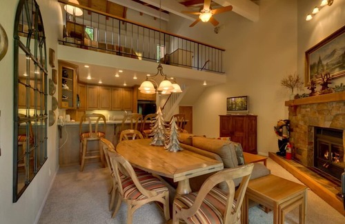 Carnelian Woods Casa | Serenidad: 2 dormitorios, 1. 5 BA Casa de pueblo en Carnelian Bay, capacidad para 5