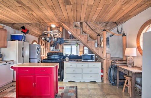 Bayview Cabaña | Serenity at Scenic Bay: Floating Cottage w/ Views!