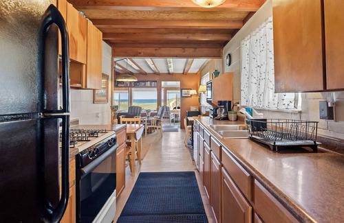 Port Sheldon Casa | Serenity Beach | 6 Bed, 2 Bath