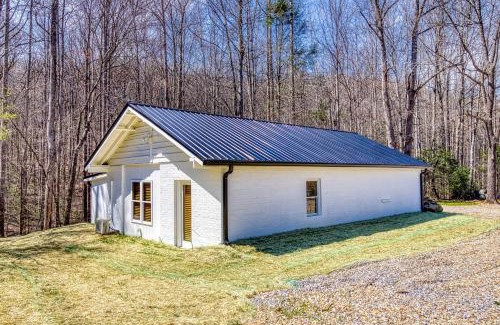 Cosby Casa | Serenity Brook- Pickleball Court, Creek, WIFI, Mountain Views, Starting at 99