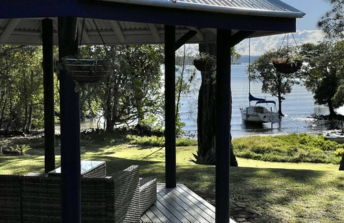 Brisbane Waterfront Cabaña | Serenity by the Sea: Island Waterfront Oasis