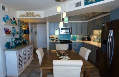 Imperial Beach Condominio | Serenity by the Sea ~ So SD ~ "Imperial Beach Chic" ~ Lux Oceanfront 3Bd Condo w / Pool