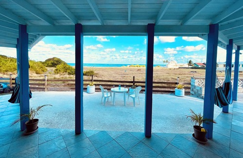 Harrismith Casa | Serenity by the Sea: Ocean Front Villa with Pool