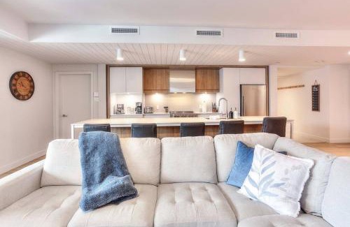 Mont-Tremblant Apartamento | Serenity by the Slopes: Tremblant Waterfront Condo