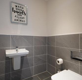 London Borough of Hounslow Apartamento | Serenity by the Water 3-Bed London 2x parking space