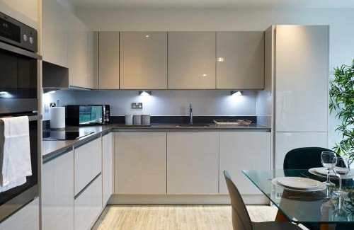 London Borough of Hounslow Apartamento | Serenity by the Water 3-Bed London 2x parking space