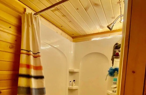 Viroqua Cabina | Serenity Cabin. 100 ac. Stream. Pond. Viroqua 2 mi