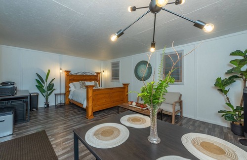 Fairview Cabina | Serenity Cabin, located 20 minutes from downtown.