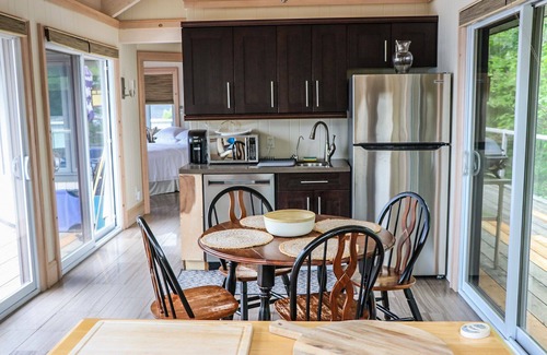 Muskoka Lakes Cabaña | Serenity Central North on beautiful Lake Muskoka.