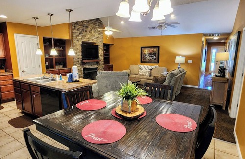 Pigeon Forge Cabaña | Reserve para agosto y septiembre y obtenga un 15% de descuento en 3 o más noches.