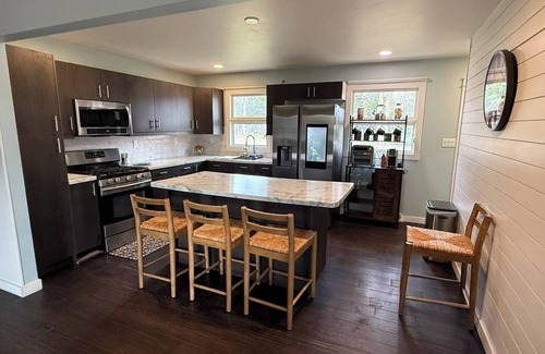 Dixon Casa | Serenity Dream House. Peaceful 3 bedroom house.