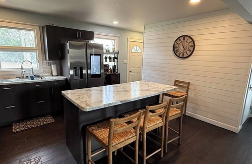 Dixon Casa | Serenity Dream House. Peaceful 3 bedroom house.