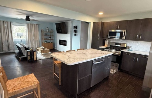 Dixon Casa | Serenity Dream House. Peaceful 3 bedroom house.