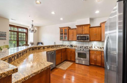 Branson Casa | Serenity Escape by the Lake - Condo for 6 with Resort-style Amenities