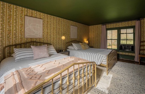 Shandaken Casa | Serenity Farmhouse-10 mins to ski, hot tub. Inquire for seasonal rental