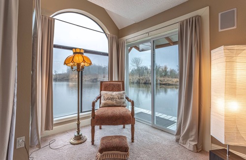 Felida Casa | Serenity Floating Home