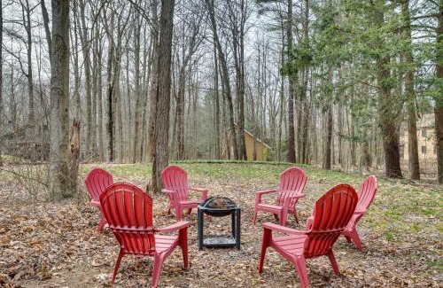 Pocono Pines Casa | Serenity Grove Game Room Fire Pit Dog Friend