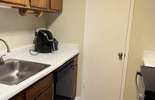 Tucker Apartamento | Serenity Home Away From Home; Couples get away close to everything!