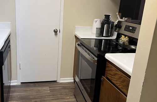 Tucker Apartamento | Serenity Home Away From Home; Couples get away close to everything!