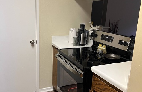 Tucker Apartamento | Serenity Home Away From Home; Couples get away close to everything!