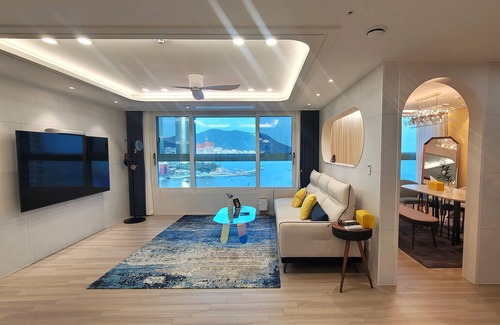 Seo Apartamento | Serenity in Busan, Up to 8, Songdo Beach, New Building, Ocean View, Sunrise View