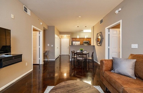 Channel District Apartamento | 😌 Serenity in Channelside + DBL Master 2/2 MidRise
