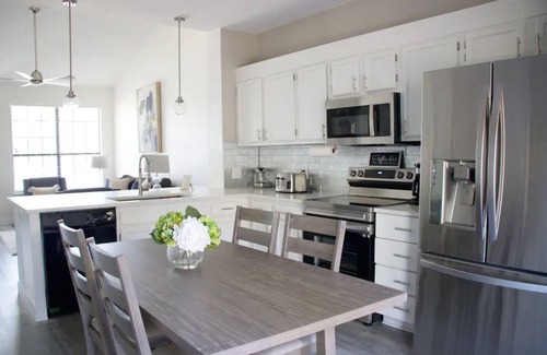Euless Casa | Serenity in Heart of DFW w/ PRIVATE parking & KING Bed ⭑ Min. from DFW Airport +