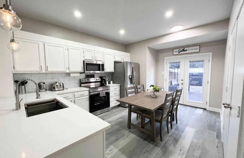 Euless Casa | Serenity in Heart of DFW w/ PRIVATE parking & KING Bed ⭑ Min. from DFW Airport +