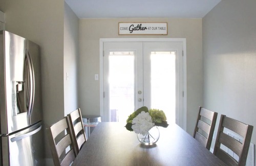 Euless Casa | Serenity in Heart of DFW w/ PRIVATE parking & KING Bed ⭑ Min. from DFW Airport +