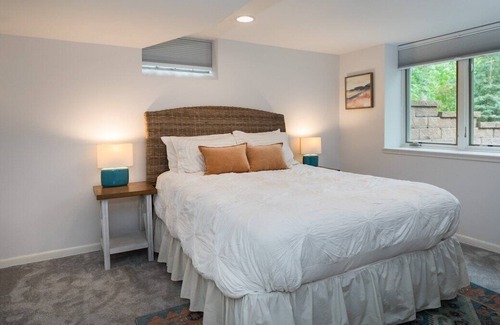 St. Louis Park Casa | Serenity in the City-3 BR Retreat in Minneapolis; Very Close to 50th & France!